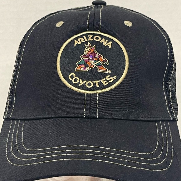 Arizona Coyotes hockey SnapBack hat black with logo - Picture 2 of 6